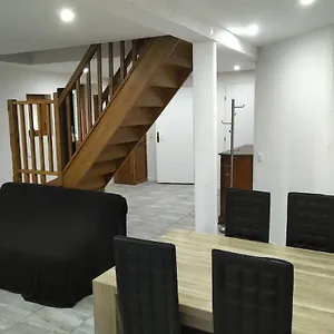 https://maison-mitoyenne-en-duplex-vue-sur-le-mont-blanc.hotels-rhonealpes.com