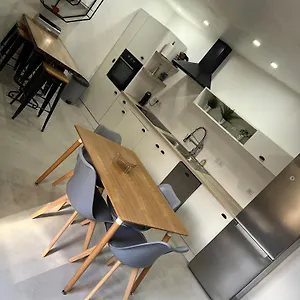 https://vacances-en-luberon-cadenet.fr-provencehotel.com